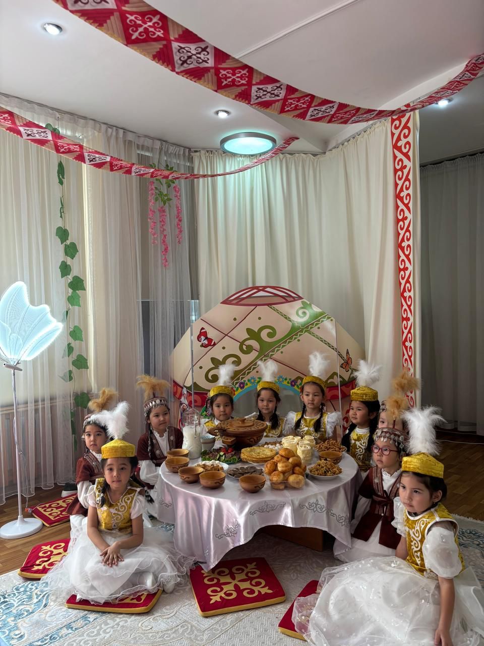 Наурыз айы құтты болып, әр шаңыраққа шаттық пен молшылық әкелсін! ☀️ Жаңа жылда денсаулық мықты, көңілдер шат, дастархандарыңыз берекелі болсын! ? Б