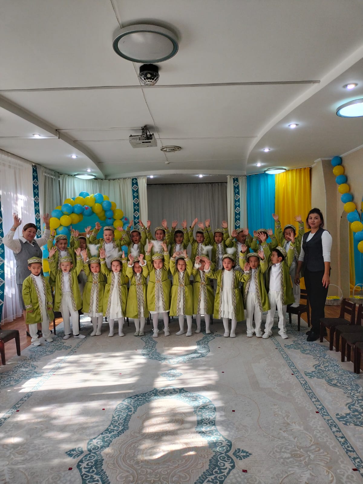 Елдігіміздің нышаны — Республика күнімен құттықтаймыз!! Бірлігіміз бекем, тәуелсіздігіміз мәңгі болсын!