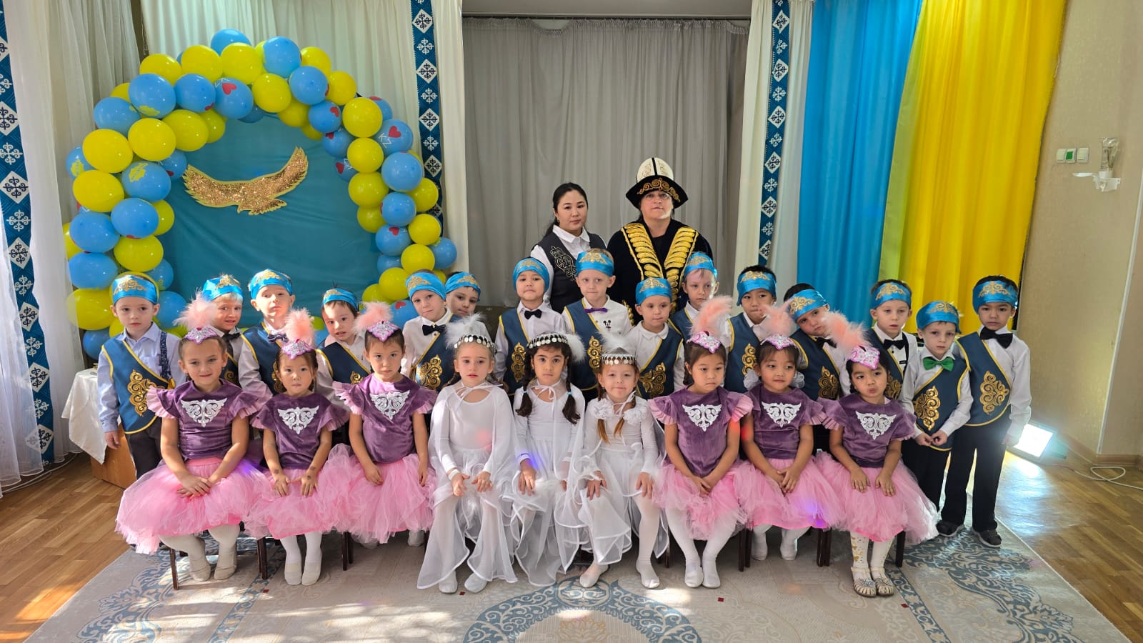 Предшкольная подготовительная группа "Торғай" 25-октября С Днем Республики!!!