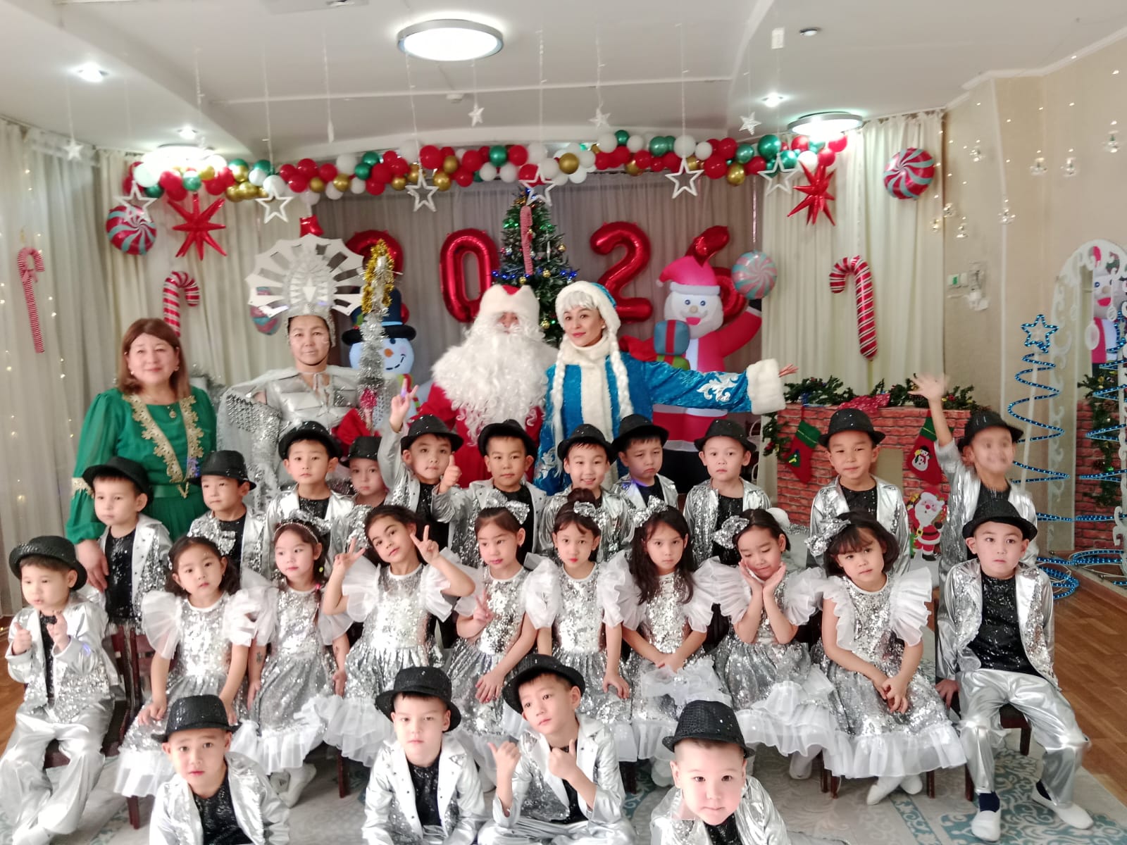 Жаңа Жыл құтты болсын!!!  Мектепалды даярлық "Бозторғай" тобы