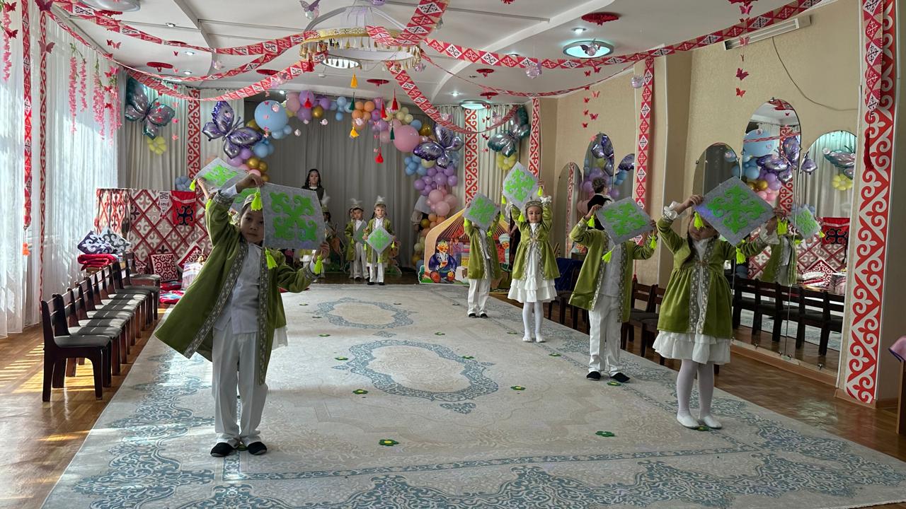 Ұлыс оң болсын, ақ мол болсын! Бұл жарқын мереке әр шаңыраққа бақ-береке, ырыс-несібе, молшылық пен қуаныш әкелсін.