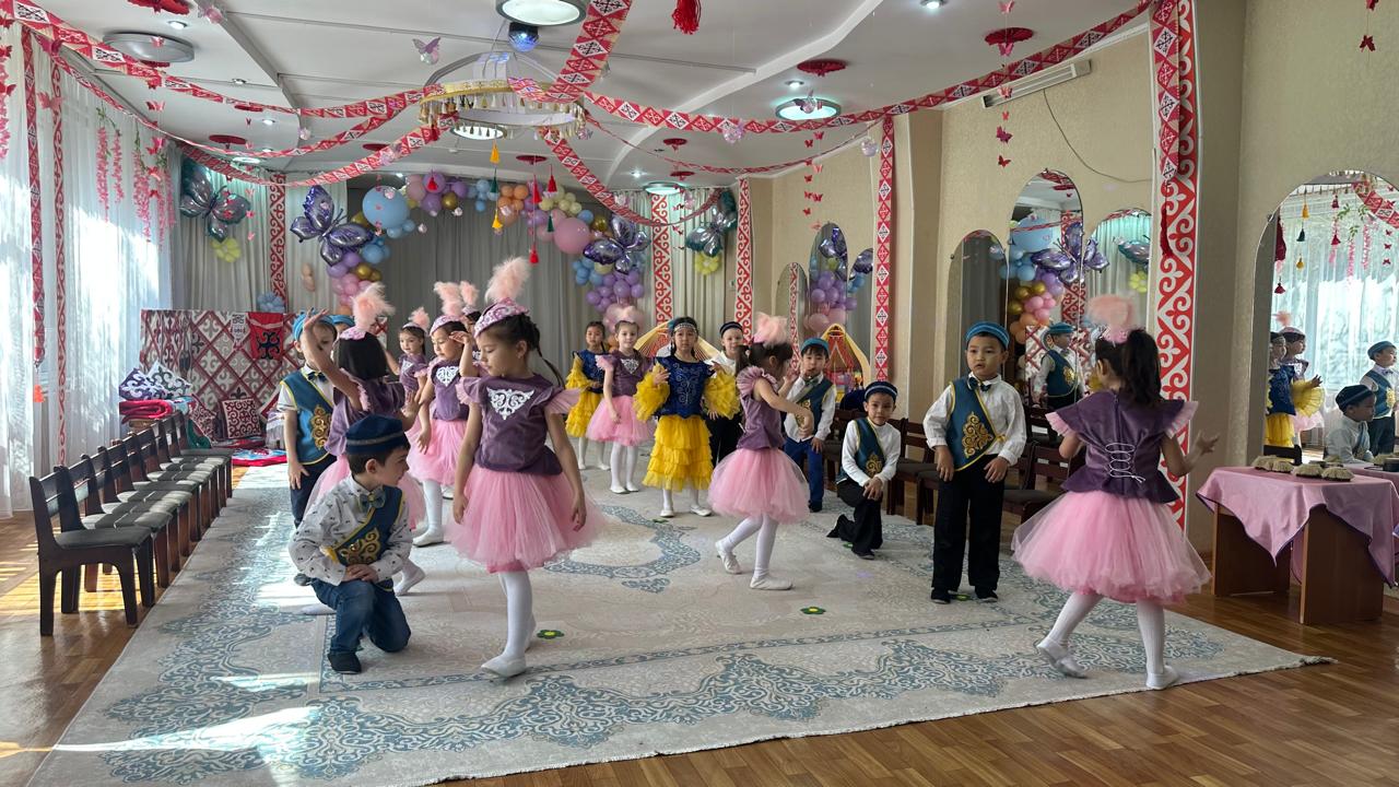 Наурыз құтты болсын! Әр шаңыраққа береке, бірлік, бақыт тілейміз. Предшкольная группа "Бұлбұл"